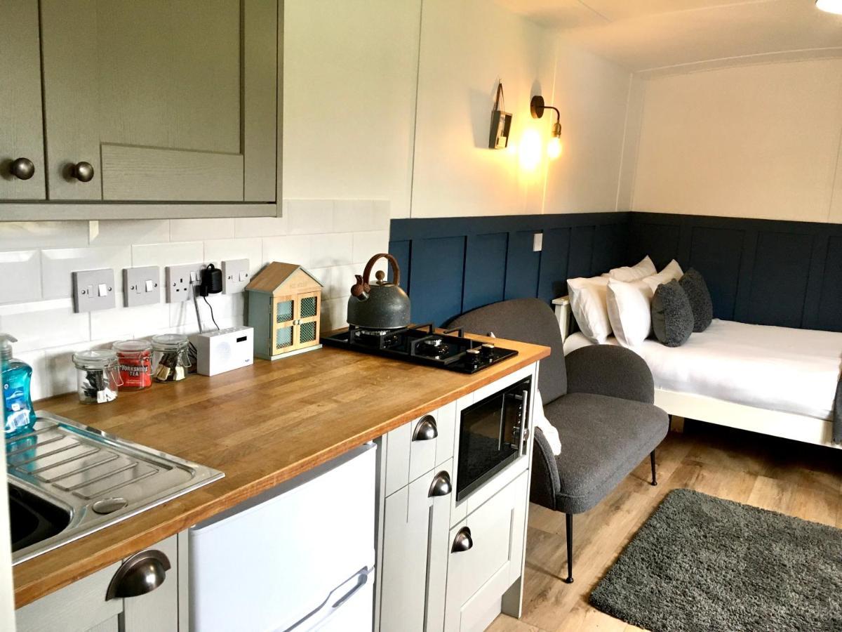 Rosemary Shepherds Hut, Clay Bank Huts Ingleby Greenhow Экстерьер фото