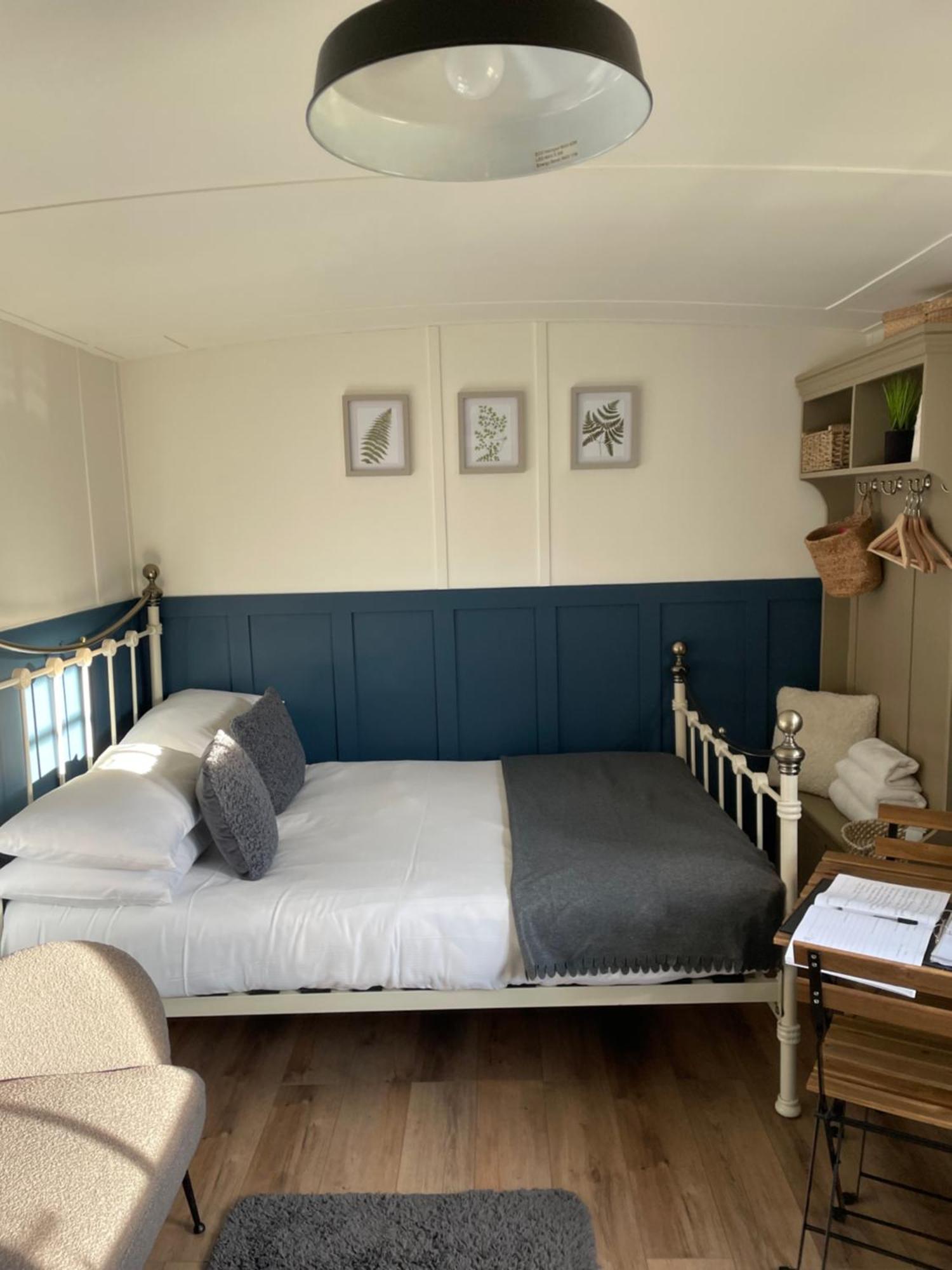 Rosemary Shepherds Hut, Clay Bank Huts Ingleby Greenhow Экстерьер фото